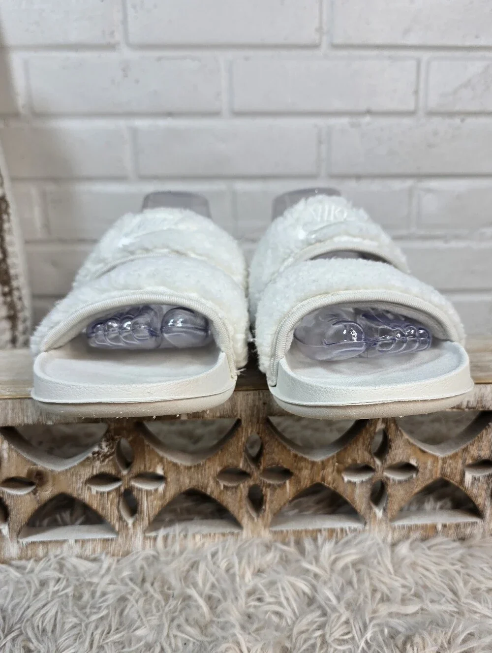 Nike White Fuzzy Sherpa Slide Sandals Womens 11